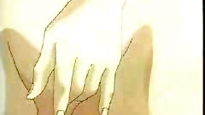 Δύο μελαχρινές κυρίες κάνουν διασκεδαστικά και σέξι πράγματα σε ένα τρίο