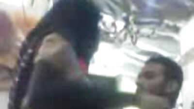 Το μελαχρινό μωρό με μεγάλες κανάτες χρειάζεται σκληρό γαμημένο