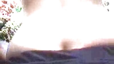 Σφιχτό κώλο ομορφιά από πάνω και καβάλα στο πουλί του σαν τσούλα