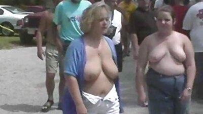 Μια αξιολάτρευτη ξανθιά ξεγελιέται για να ανέβει στο λεωφορείο του bang