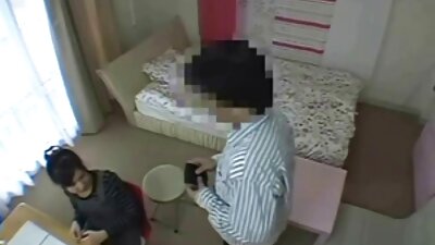 Η πόρνη με στρίπερ στρίπερ στο σπίτι της λατρεύει το αθλητικό γαμημένο