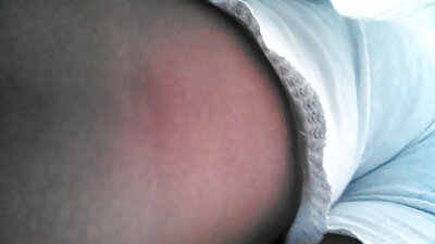 Αυτή η μελαχρινή φαίνεται τόσο όμορφη κατά τη διάρκεια του σεξ από την σκοπιά του άντρα